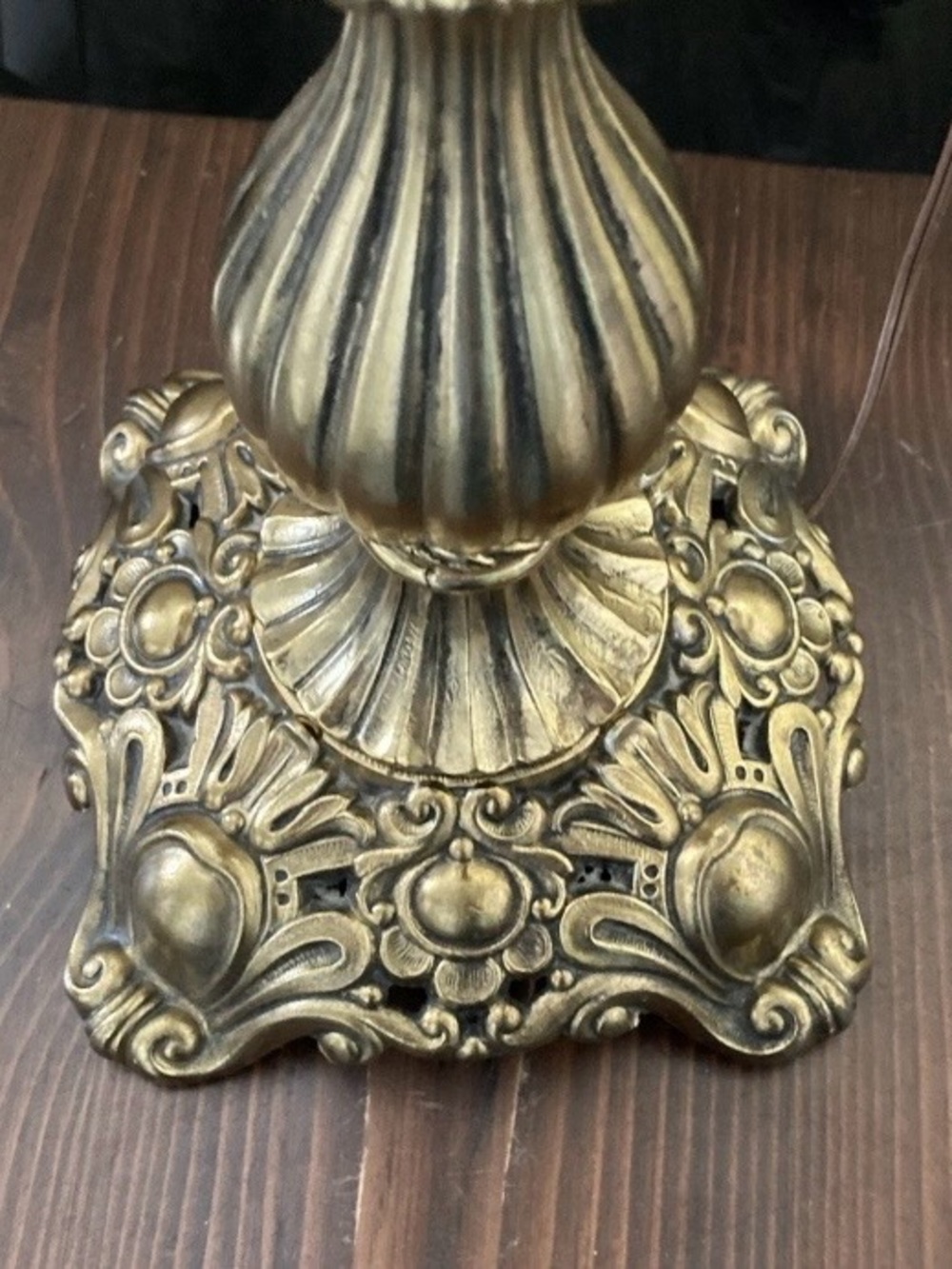 Fenton Honeysuckle Opalescent Coin Dot Lamp w/stunning ornate heavy Brass base. - Picture 6 of 6